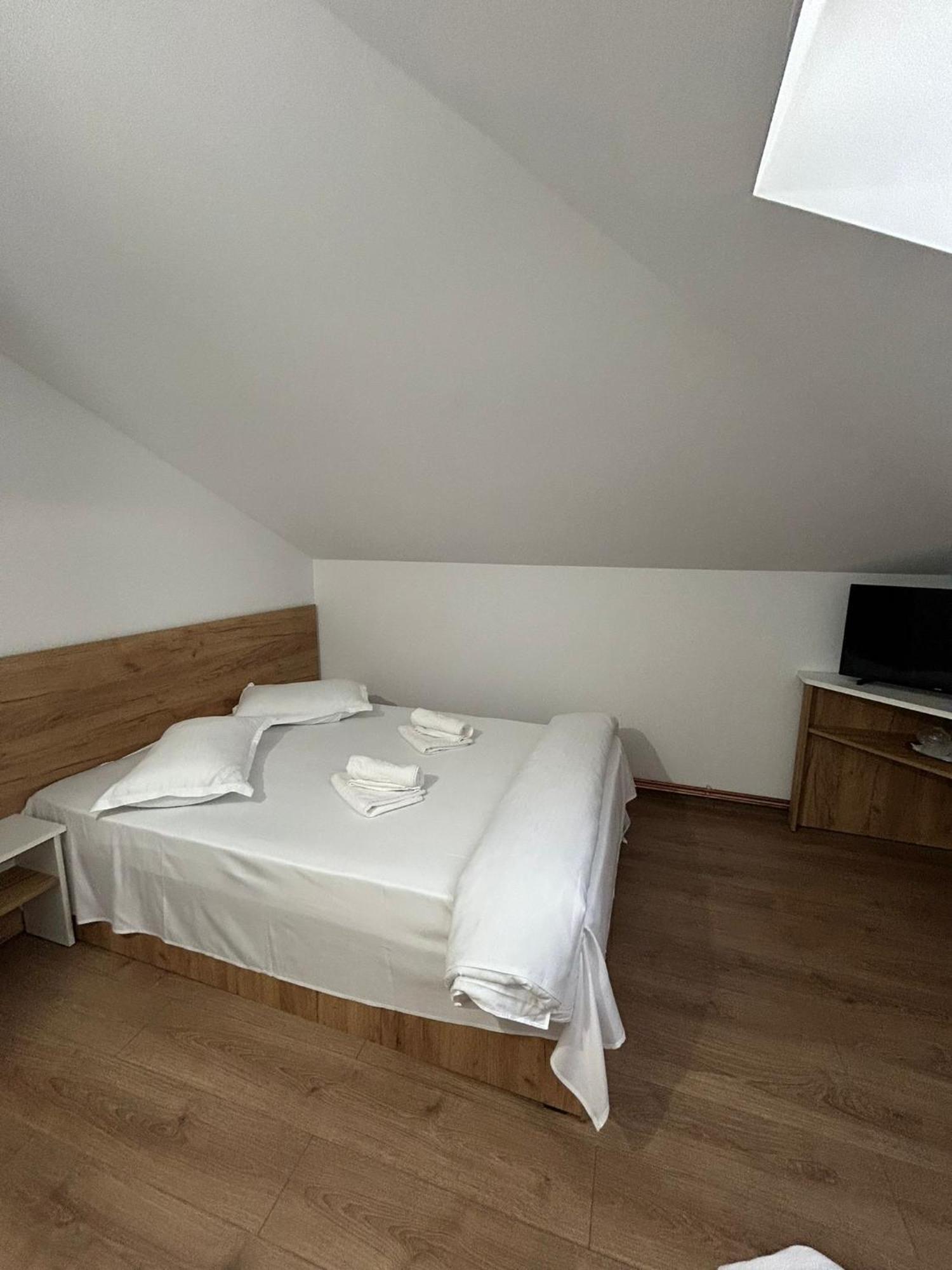 Hotel Complex Zeus Leresti Zimmer foto