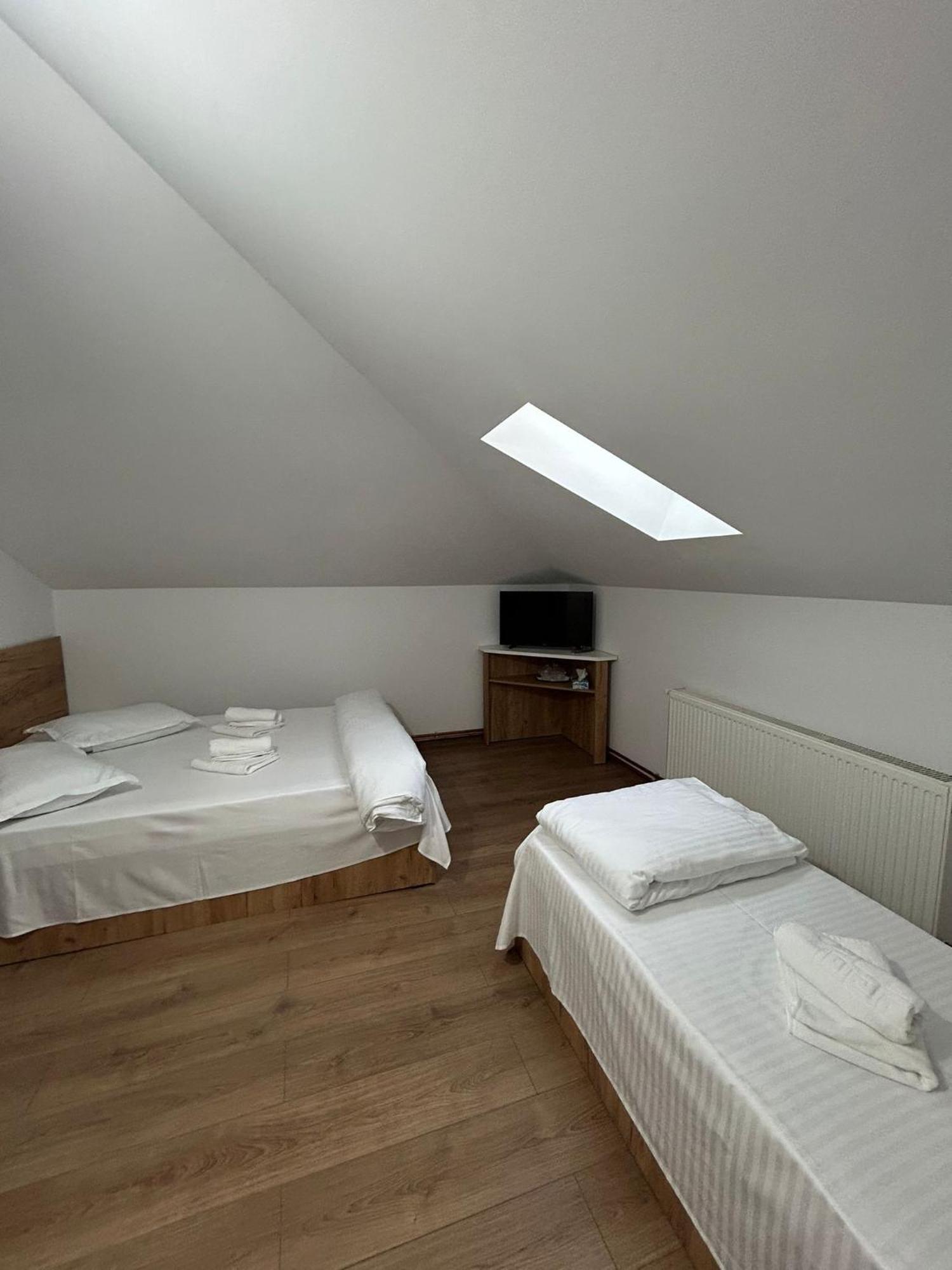 Hotel Complex Zeus Leresti Zimmer foto
