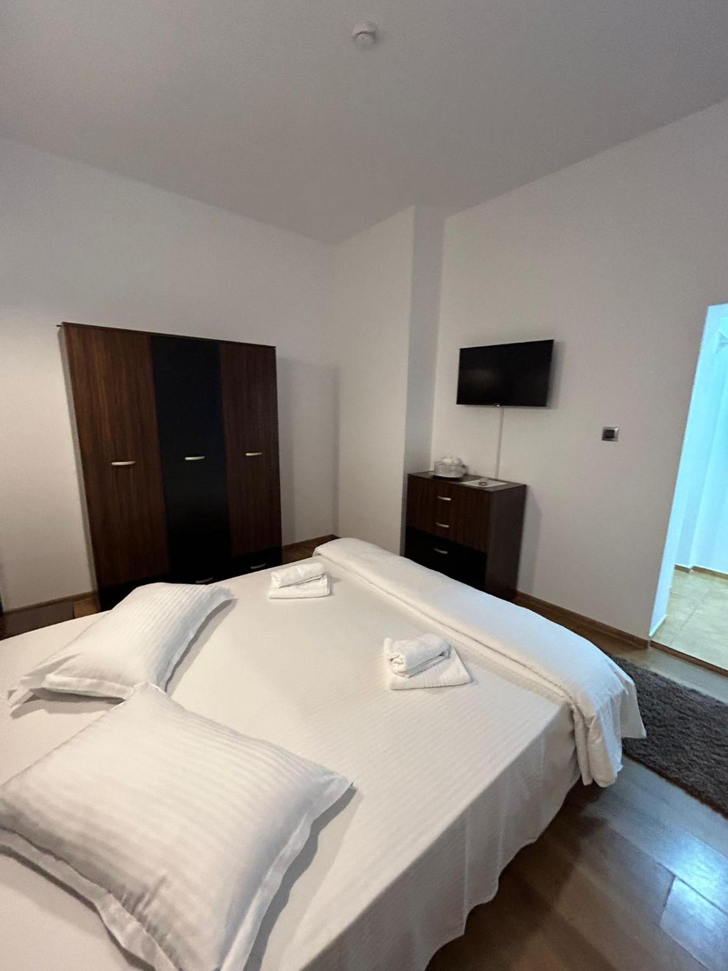 Hotel Complex Zeus Leresti Zimmer foto