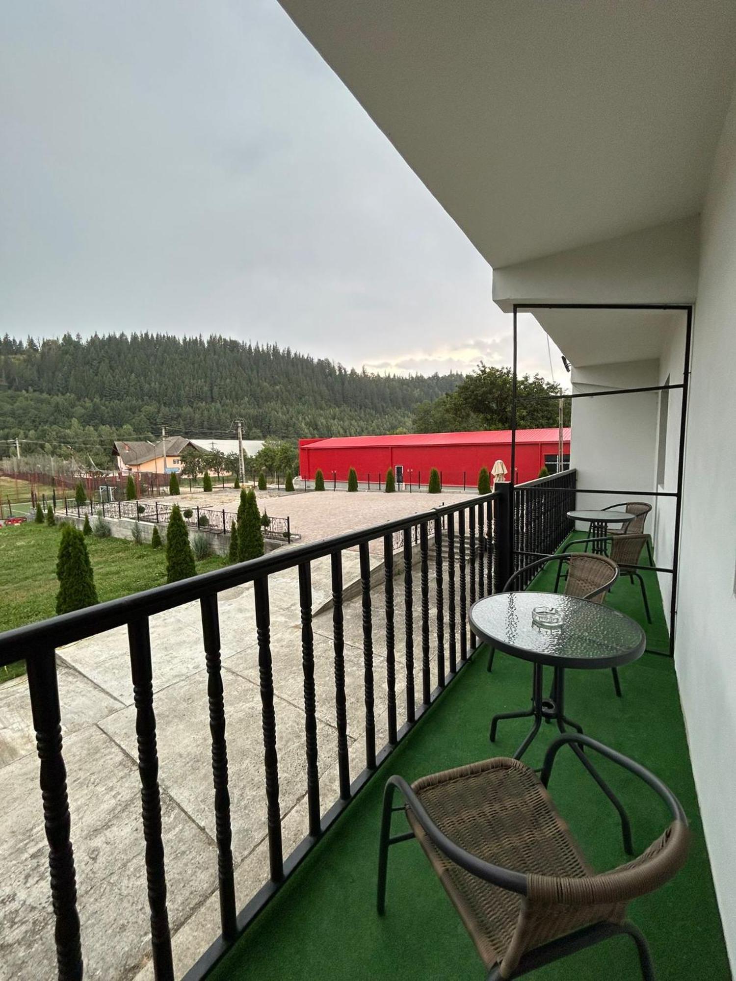 Hotel Complex Zeus Leresti Exterior foto